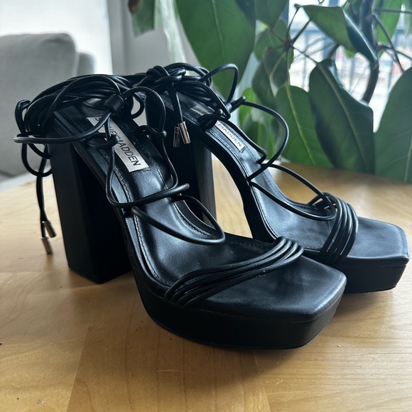Steve Madden strappy heels sz 6 - Picture 3 of 3